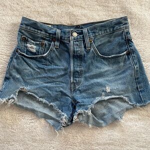 Badass Levi’s 501 cutoffs 🔥